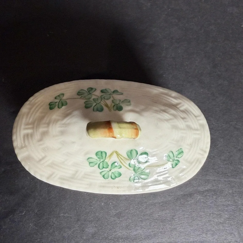 Vtg BELLEEK Ireland Porcelain Lidded Trinket Box Shamrocks Basketweave